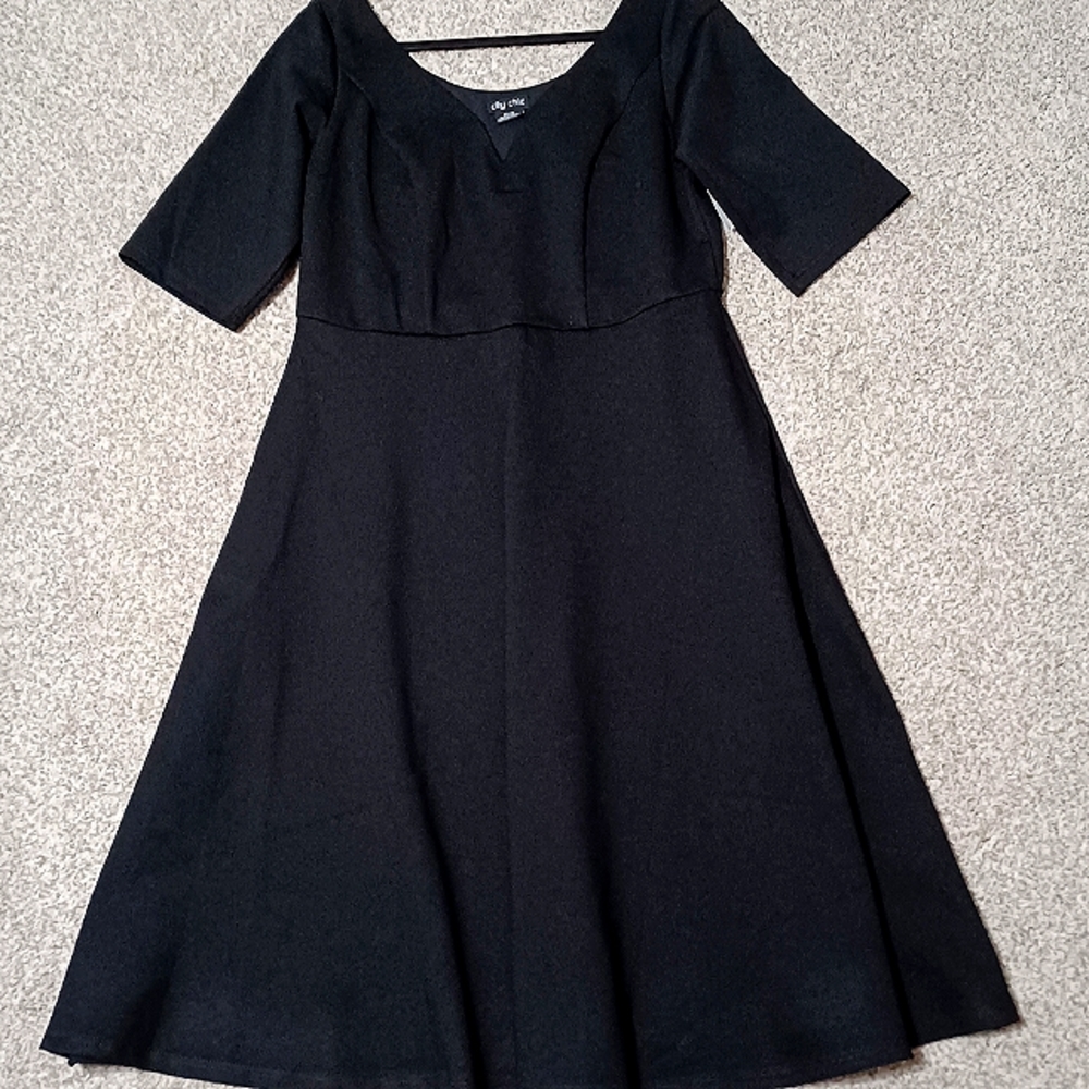City Chic Elbow Sleeve Dress - Picture 8 of 9